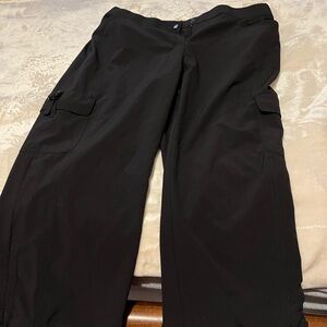 Womens  Black Capri Pants. Size small
